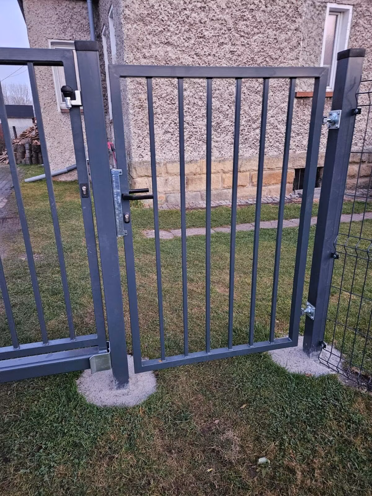 Brama przesuwna z furtką - Mieroszów