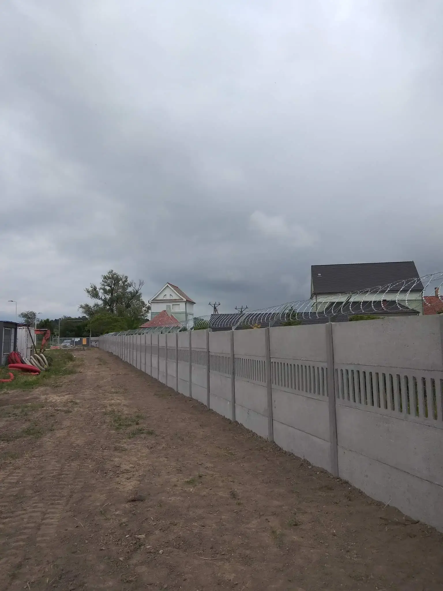 Ogrodzenie betonowe stacja elektryczna Ziebice 01