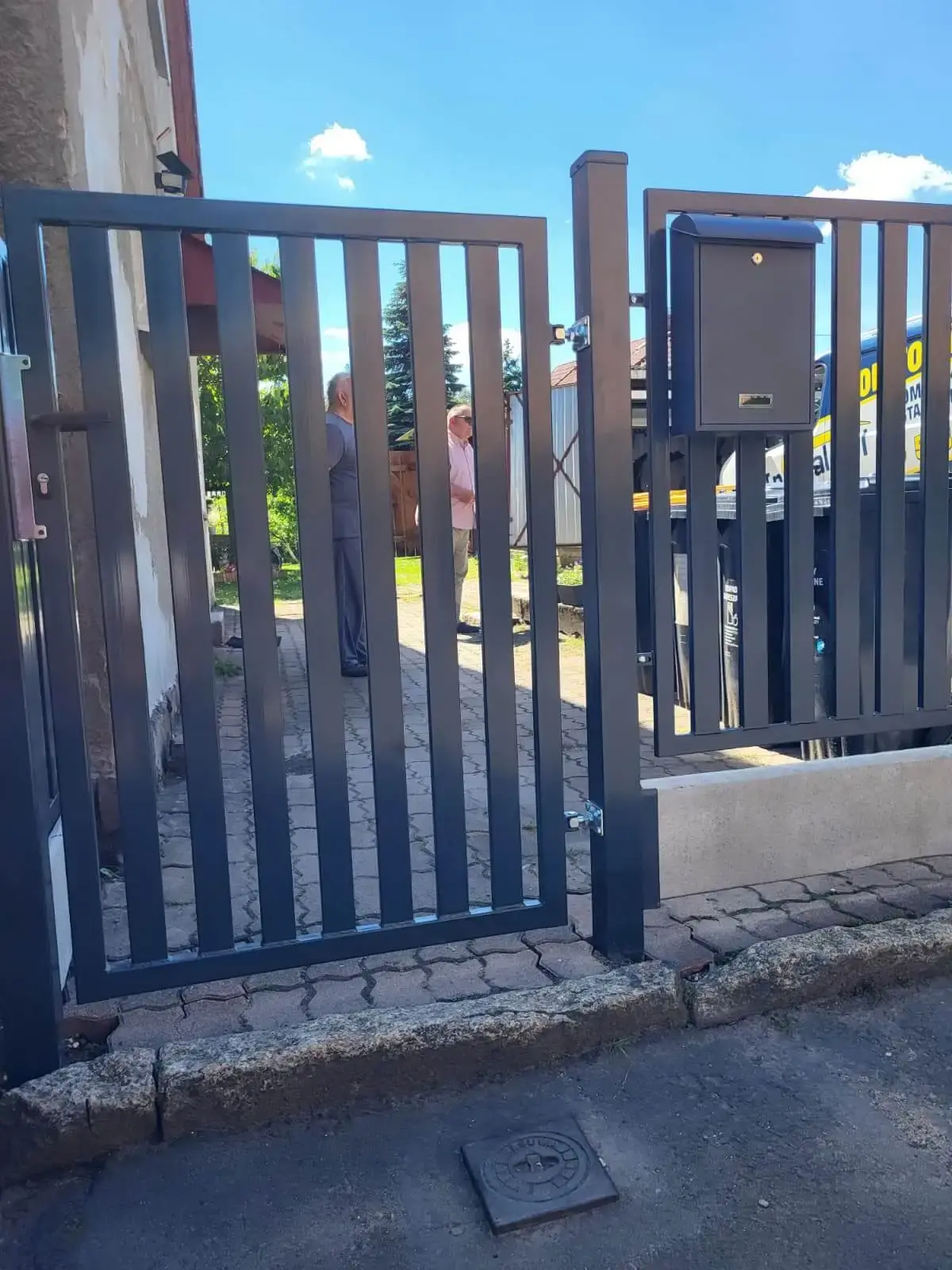 Ogrodzenie frontowe z profili pionowych 60x20 mieroszow 06