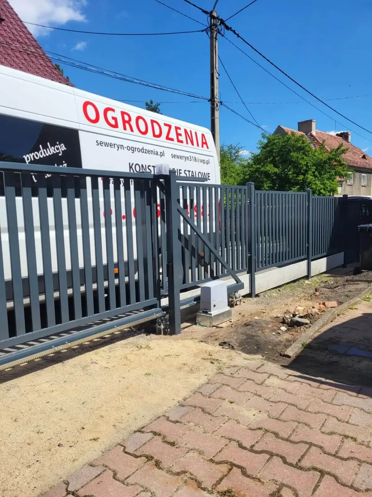 Ogrodzenie frontowe z profili pionowych 60x20 mieroszow 08
