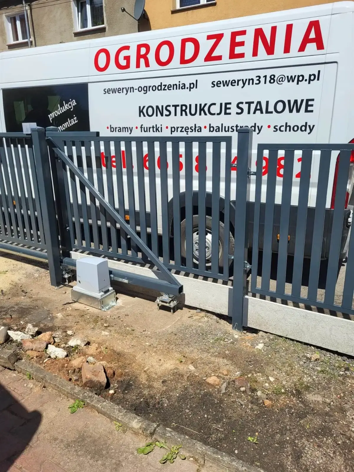 Ogrodzenie frontowe z profili pionowych 60x20 mieroszow 10