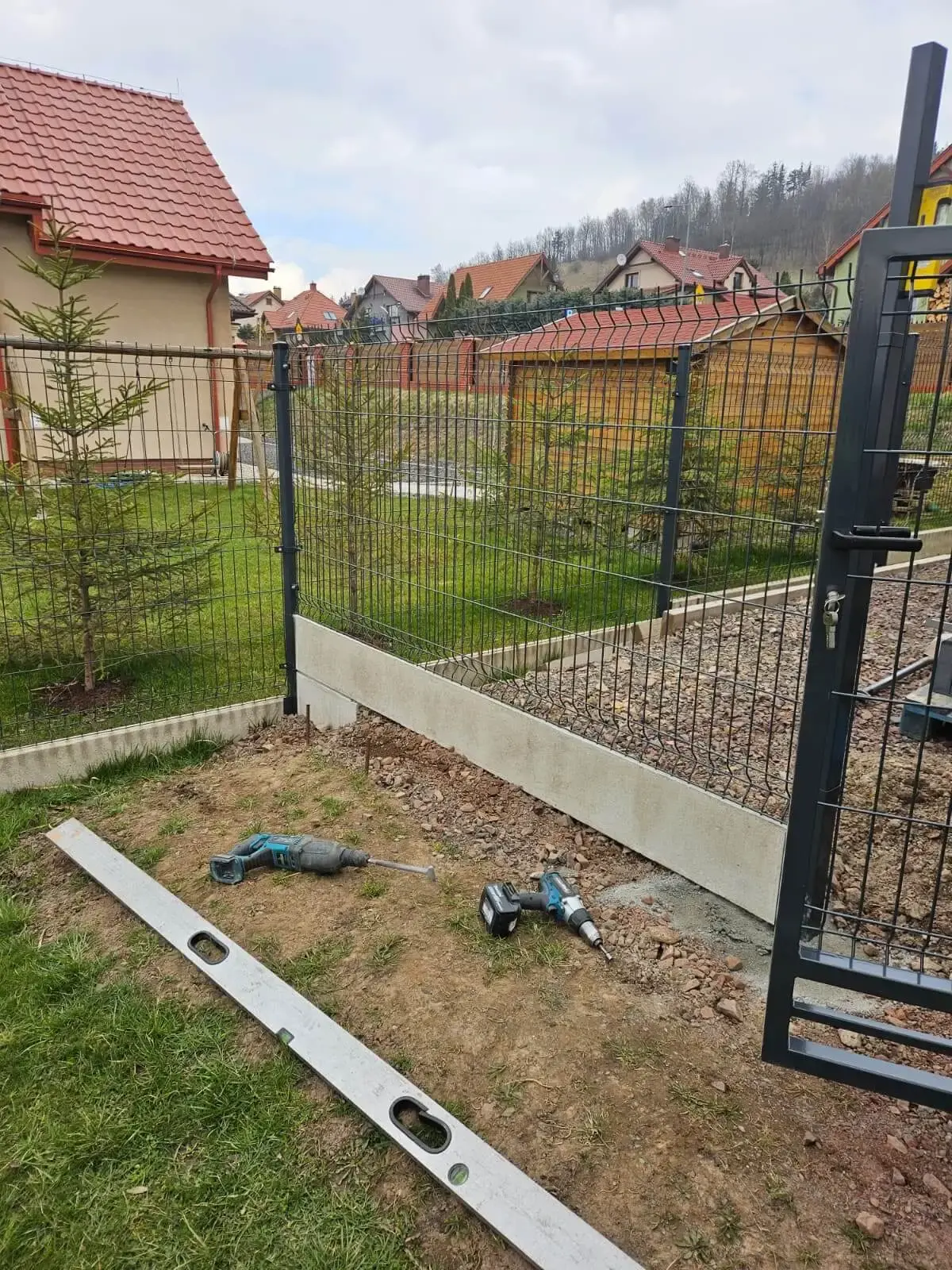 Ogrodzenie panelowe z podmurowka Czarny Bor 03