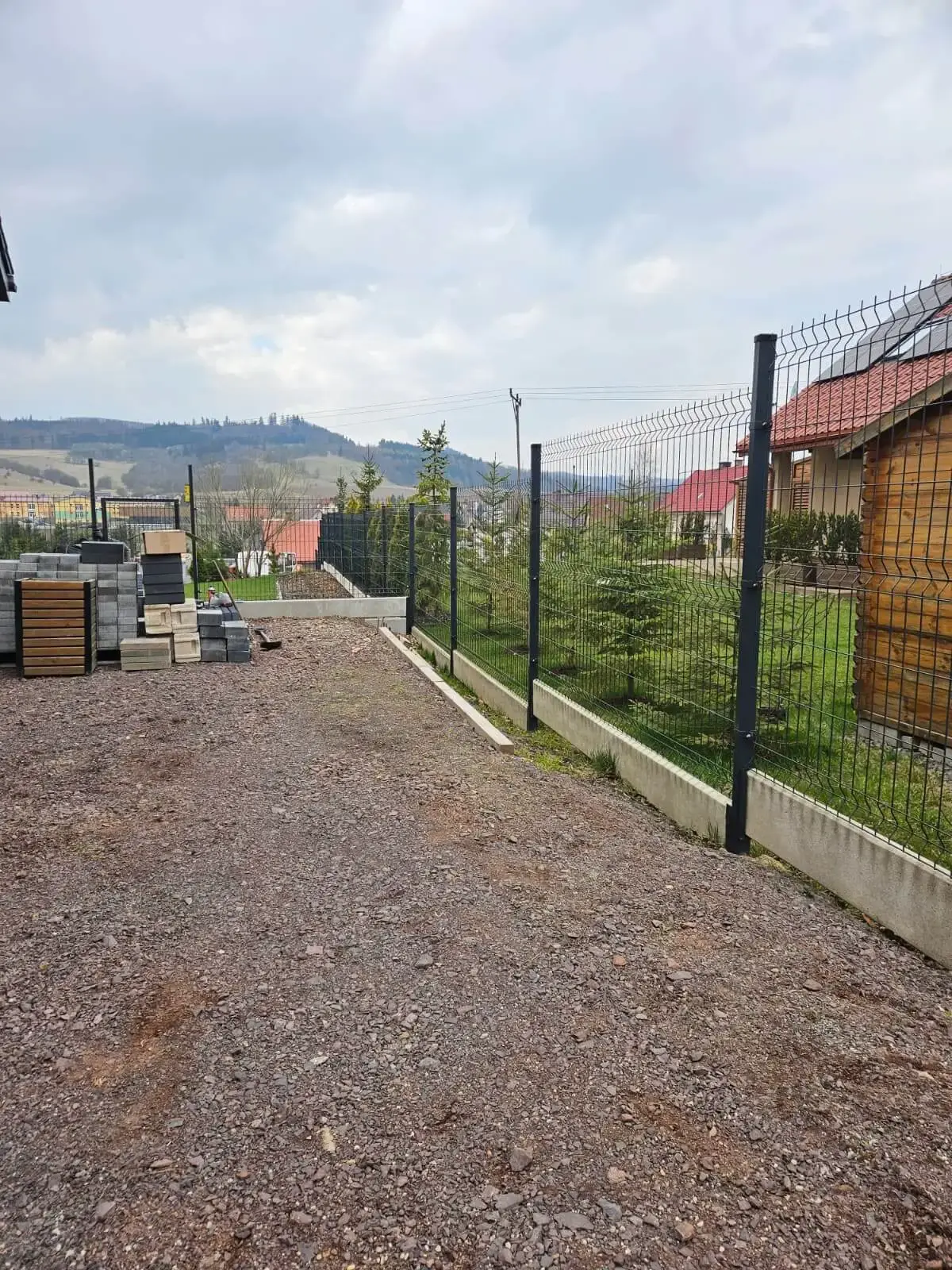 Ogrodzenie panelowe z podmurowka Czarny Bor 04