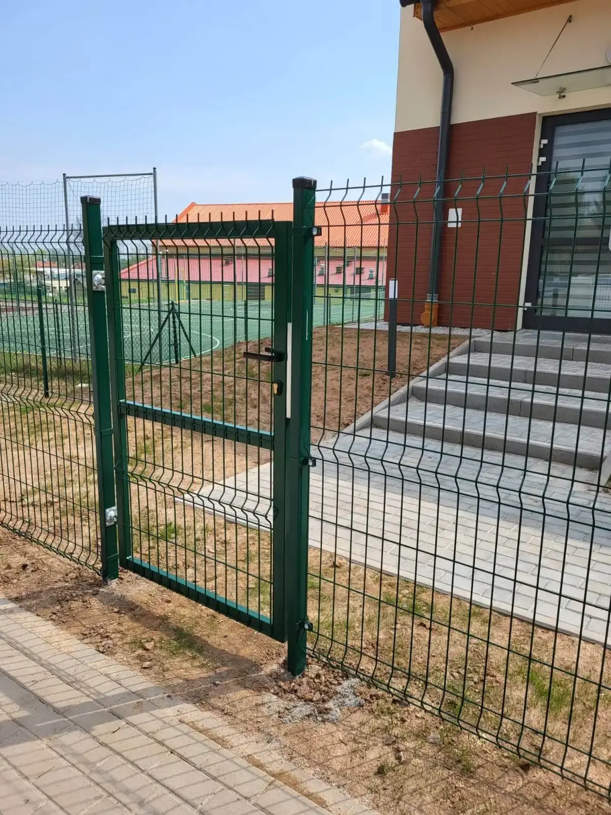 Ogrodzenie z paneli 3D z automatyczna brama Mieroszow 03