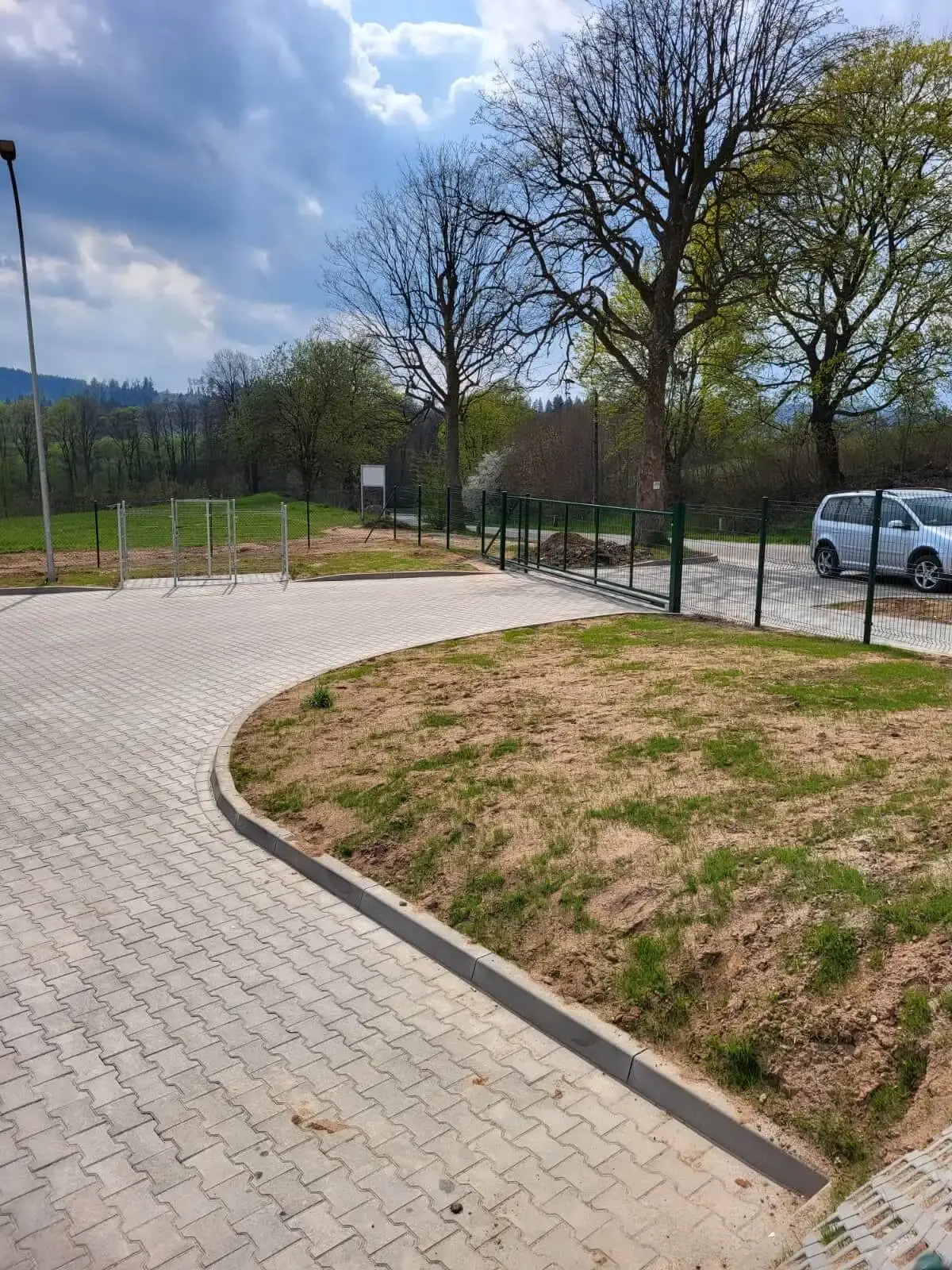 Ogrodzenie z paneli 3D z automatyczna brama Mieroszow 08