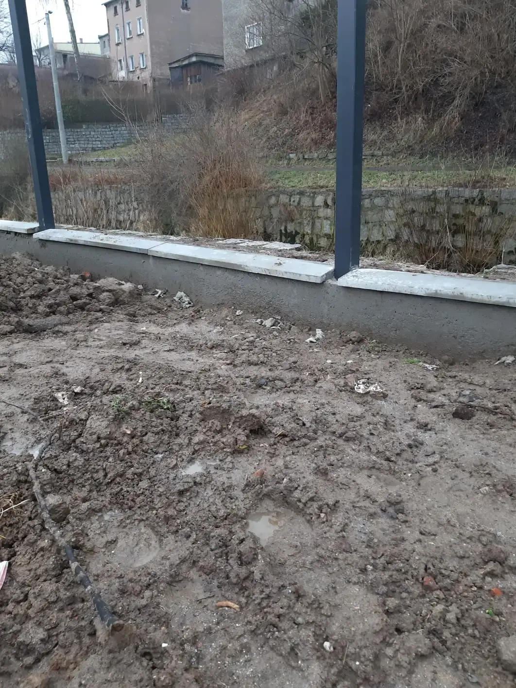 Ogrodzenie z profili pionowych 20x20 mieroszow 01