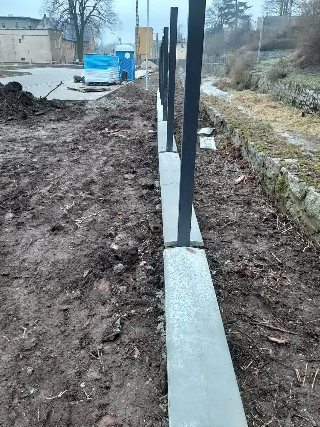 Ogrodzenie z profili pionowych 20x20 mieroszow 03