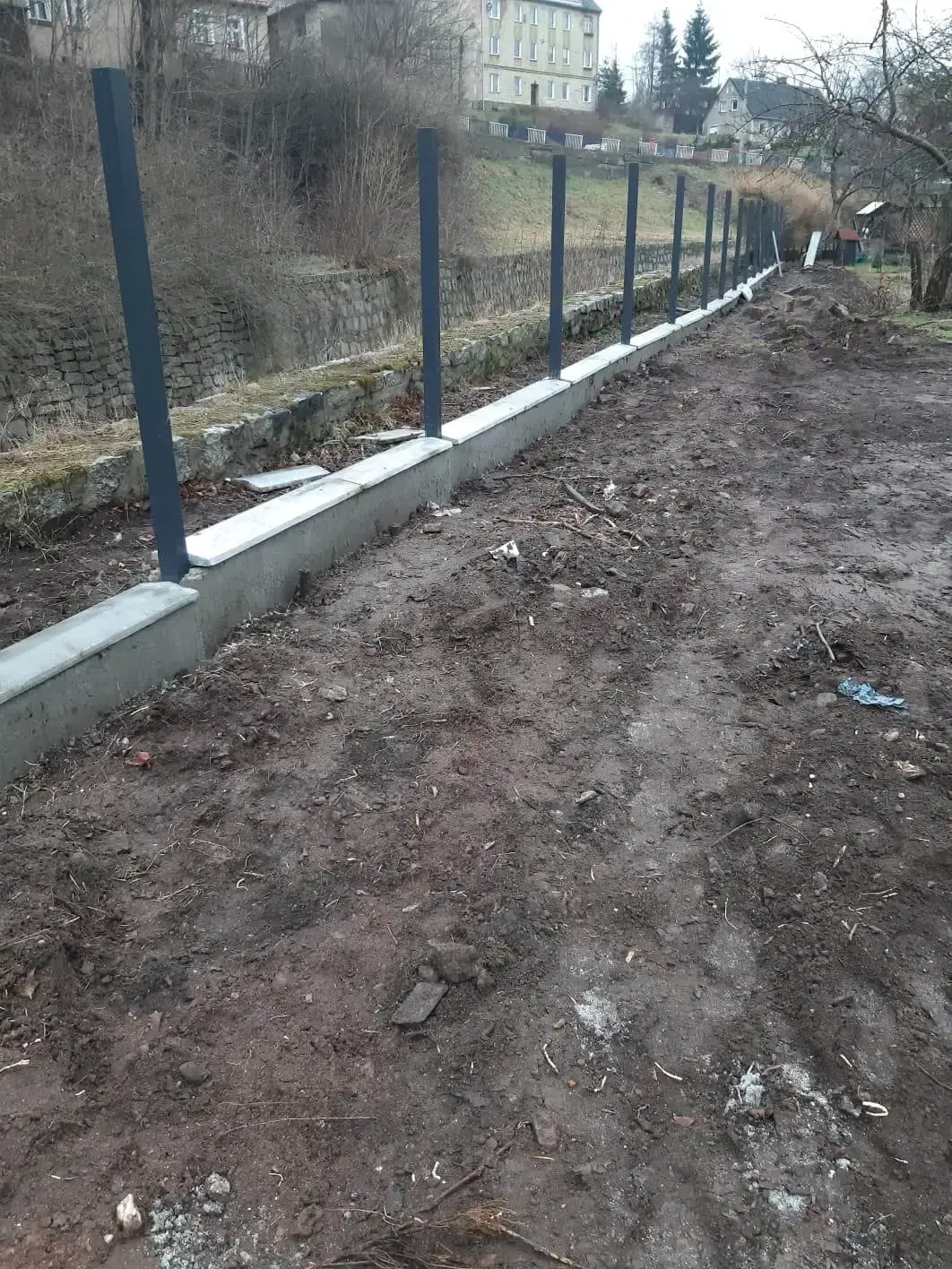 Ogrodzenie z profili pionowych 20x20 mieroszow 05