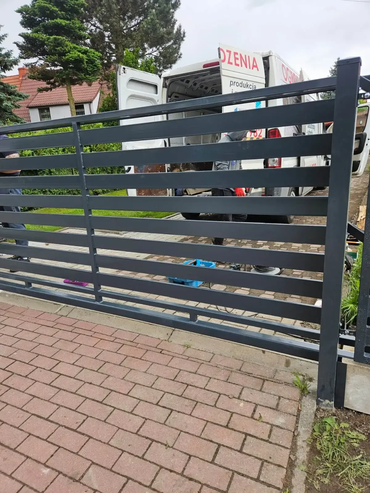 Ogrodzenie z profili poziomych 100x20 Czarny Bor 07