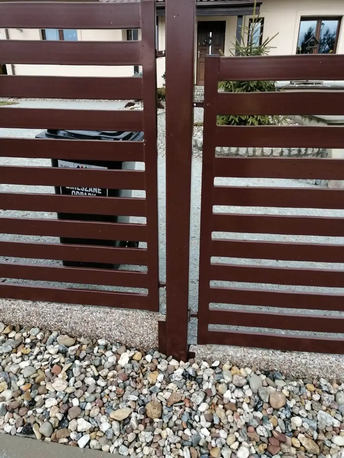 Ogrodzenie z profili poziomych 80x20 Mieroszow 03