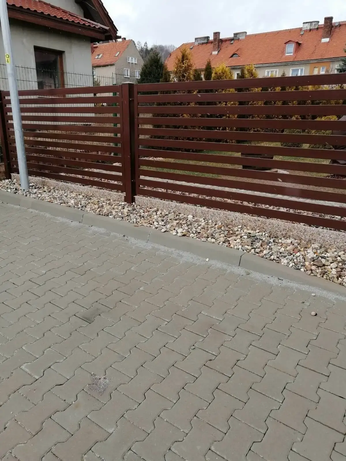 Ogrodzenie z profili poziomych 80x20 Mieroszow 06