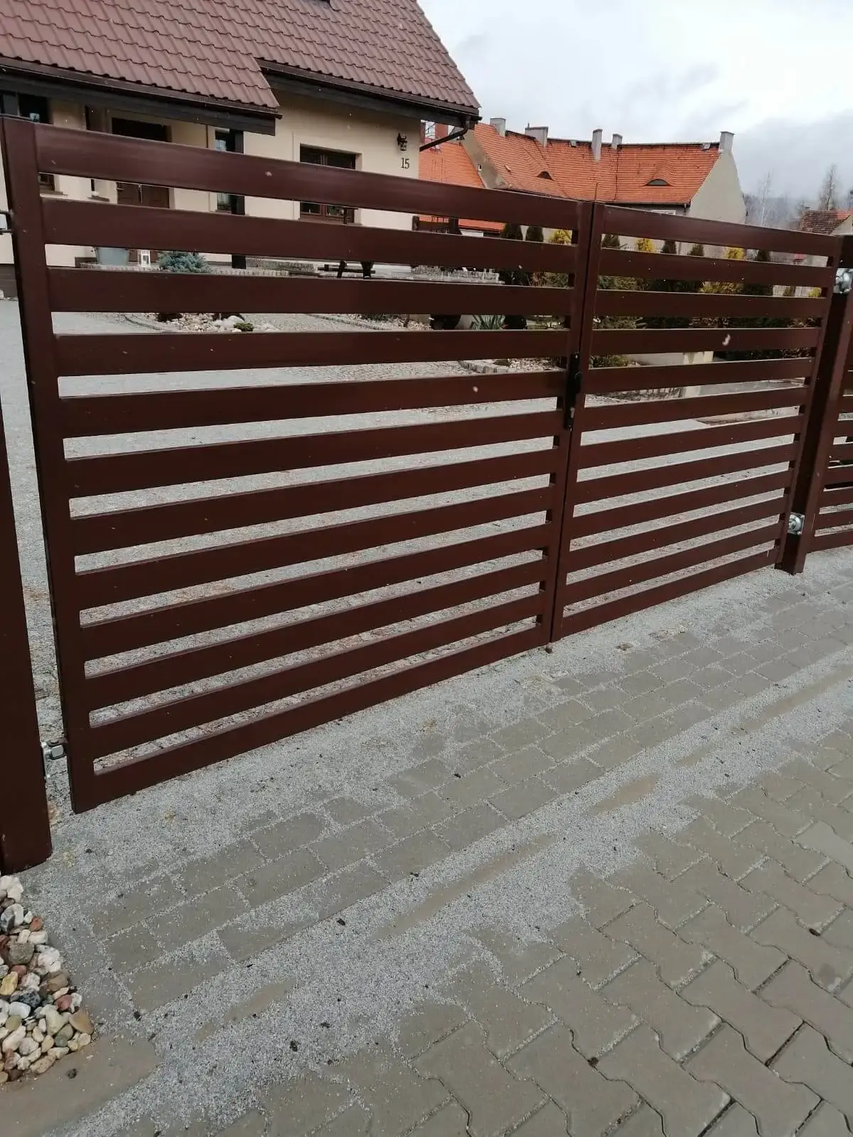 Ogrodzenie z profili poziomych 80x20 Mieroszow 07