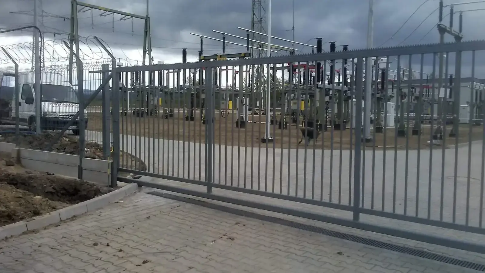 Surowa precyzja industrialnych pionow Walbrzych 03