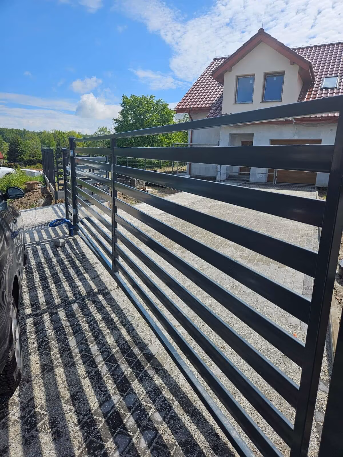 Minimalistyczne ogrodzenie stalowe dla domu jednorodzinnego Walbrzych02