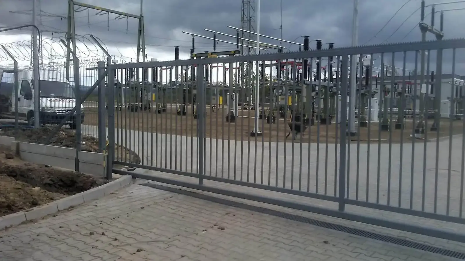 Surowa precyzja industrialnych pionow walbrzych 01