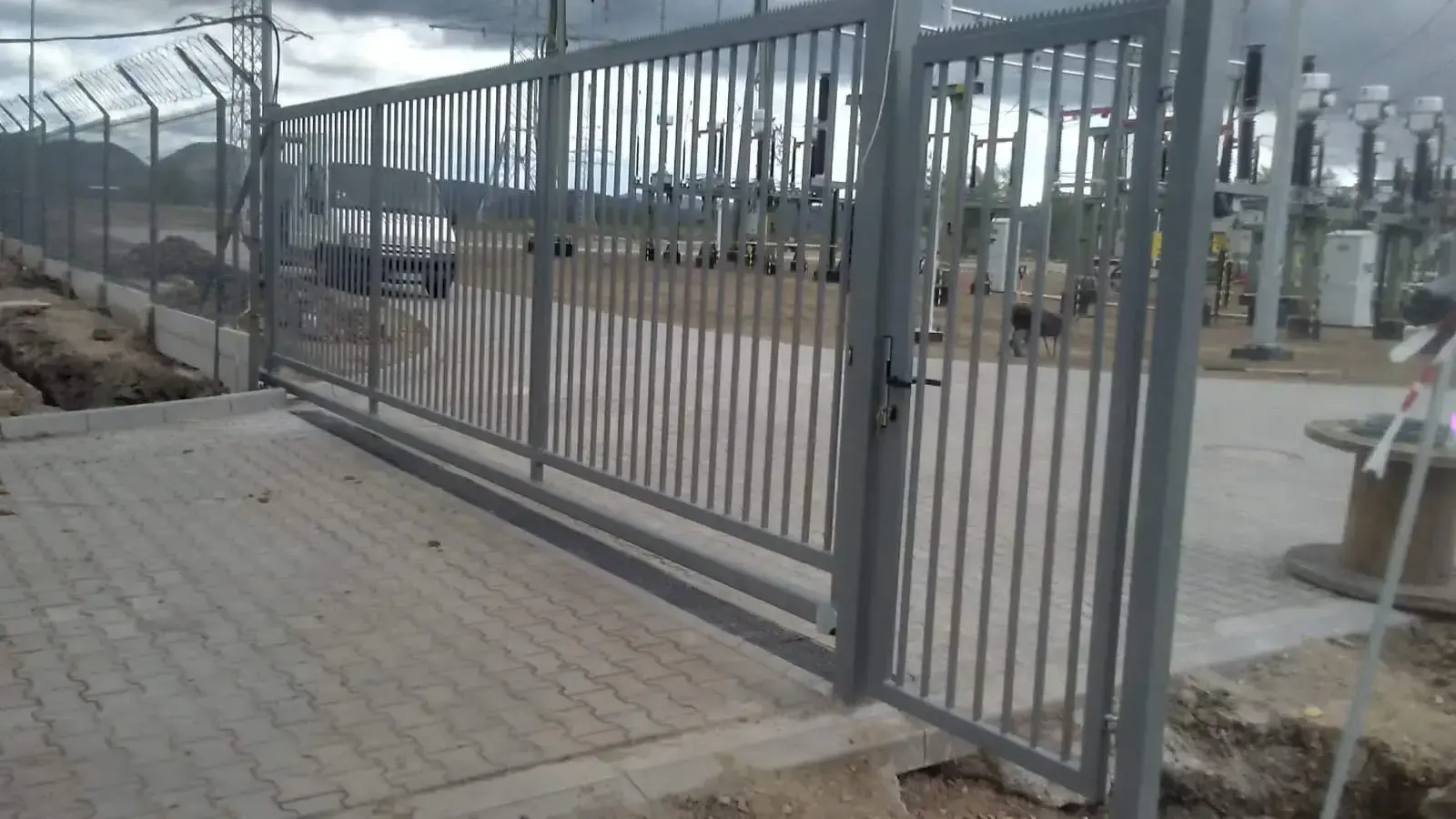 Surowa precyzja industrialnych pionow walbrzych 02